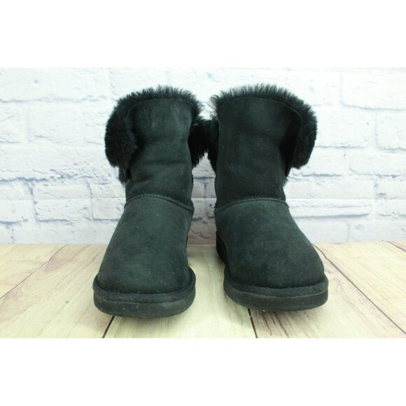 UGG Shoes S/N 5803 Bailey Button II Pull On Shearling Lined Suede Boots Size 7 - Picture 4 of 9
